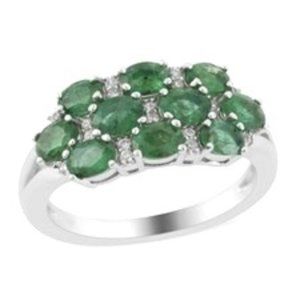 Woman's Ring Size 8 See it in the sunlight....beautiful green